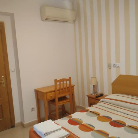 Pension Dominguez Madrid Eksteriør billede