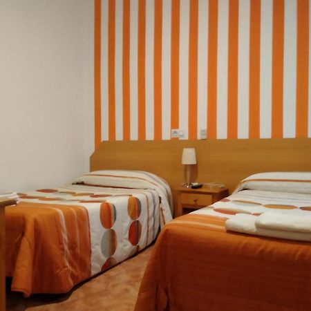 Pension Dominguez Madrid Eksteriør billede