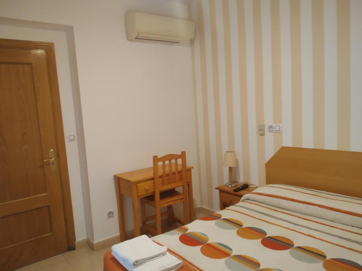 Pension Dominguez Madrid Eksteriør billede