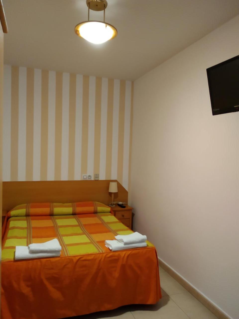 Pension Dominguez Madrid Eksteriør billede