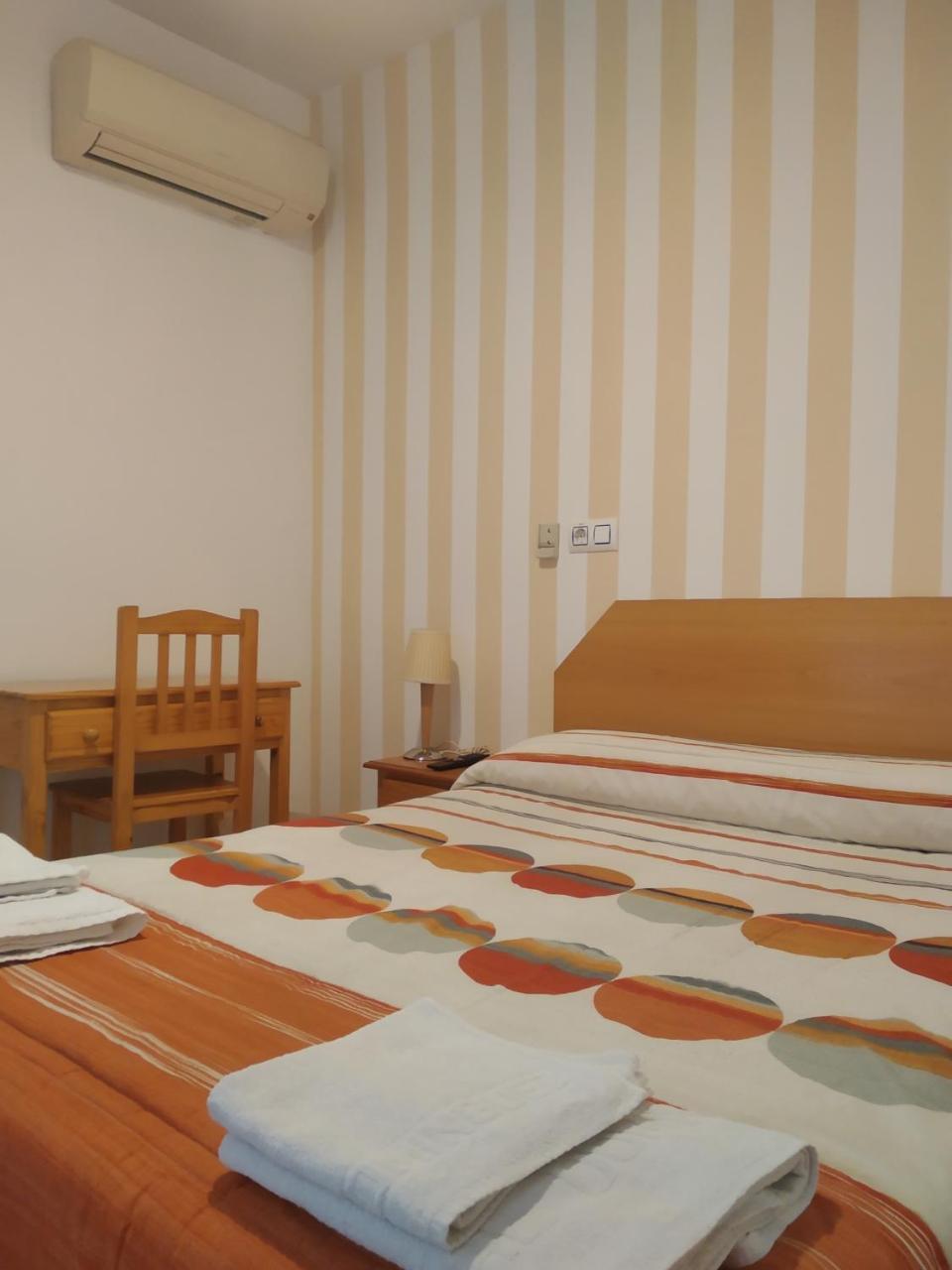 Pension Dominguez Madrid Eksteriør billede